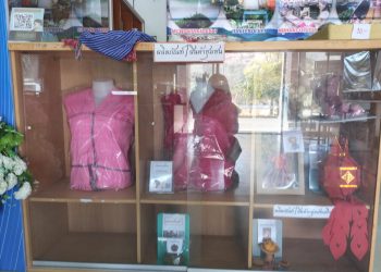 องค์การบริหารส่วนตำบลป่าพลู จัดแสดงสินค้าและผลิตภัณฑ์ชุมชน เพื่อส่งเสริมอาชีพให้กับกลุ่มแม่บ้านในตำบลป่าพลู